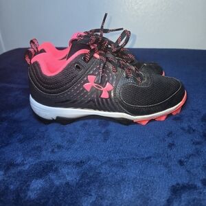 Under Armour Girls Size 1Y Softball Baseball Cleats Shoes Black Hot Pink